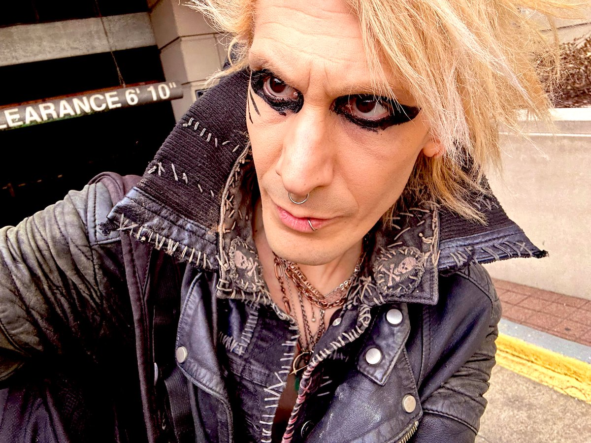 #Nashville met this dude  from Middletown, NY… yes, Orange County.. he has a killer rock studio. #NYC &amp; <a href="/wildstreet/">Wildstreet Official</a> isn’t working. Tim to move on &amp; finish this killer album/release the songs <a href="/BlissMyHeart/">Bliss My Heart</a>  / <a href="/EricJayk/">Eric Jayk</a> that’re done. help us? write us on FB / IG. <a href="/MgmtBeyond/">Beyond Agency</a>