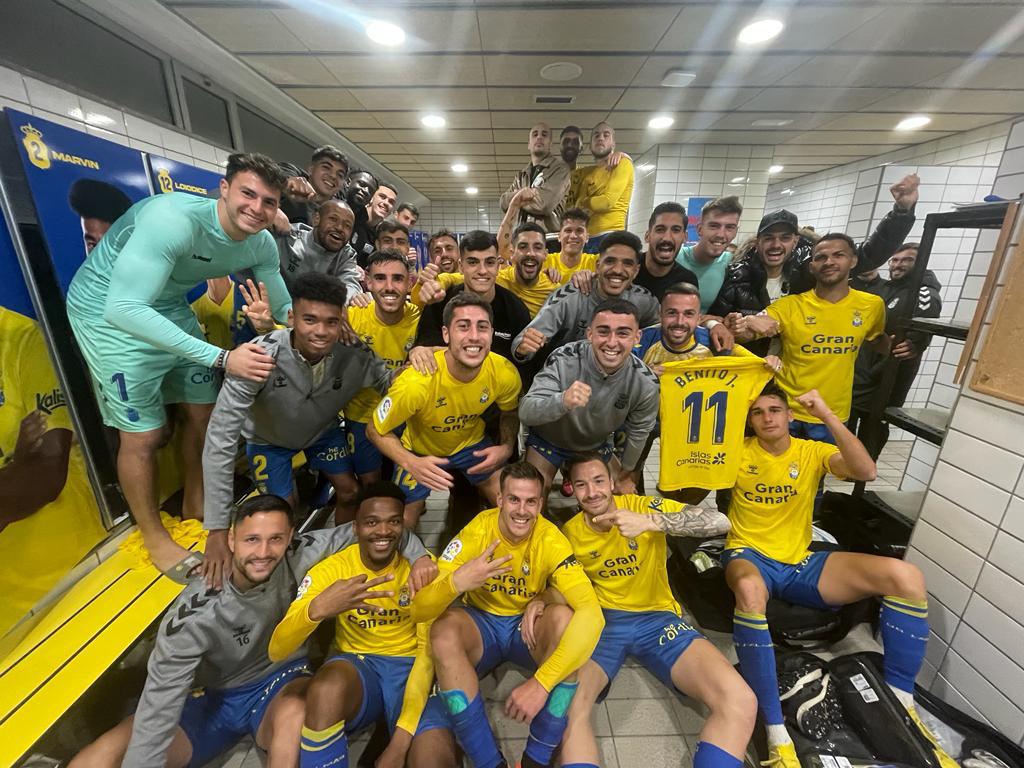 😍 ¡¡Un nuevo triunfo dedicado a ti, afición!! 🤜🤛 ¡Juntos somos más fuertes! #LasPalmasLugo #LaUniónHaceLasPalmas 💛💙