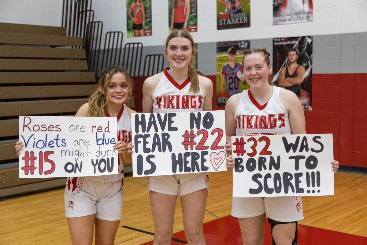 rio_gbb's tweet photo. Senior Night! https://t.co/HrlO1D8lOU