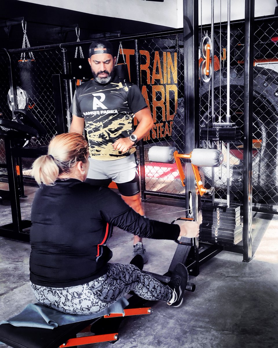 PhysicalStudio1's tweet image. Beneficios del entrenamiento de fuerza con máquinas
-Controlan la sobrecarga mecánica y el movimiento
-Aplican la resistencia específicamente en el elemento contráctil del músculo
-Generan sobrecarga metabólica
-Seguridad