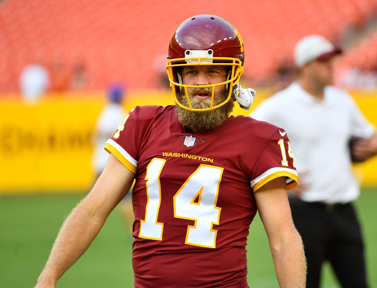 Pickswise's tweet image. If you could invite ANY NFL QB, past or present to your Super Bowl Party, who would you invite? 🤔 ✍️

We&apos;ll go first: Ryan Fitzpatrick