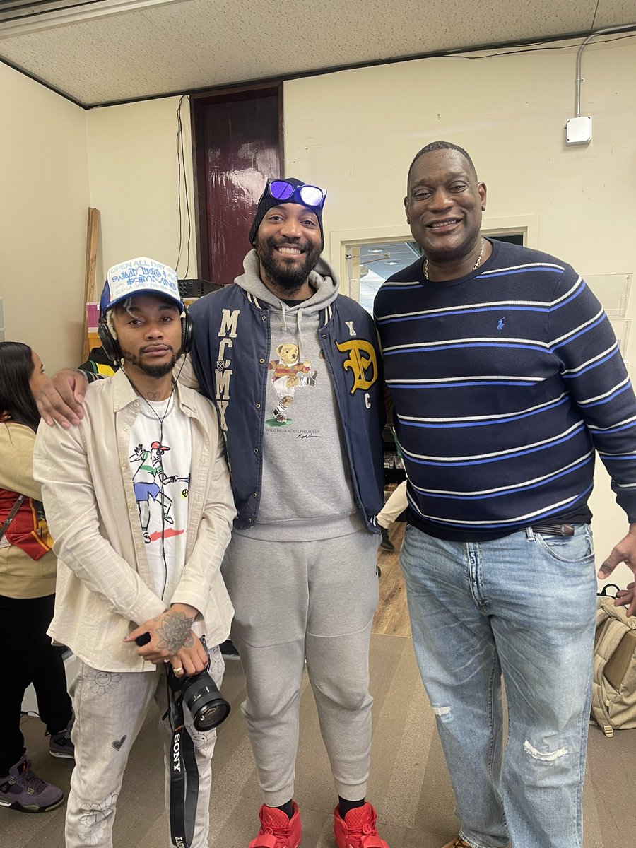 scopelex's tweet photo. some how I’m producing / codirecting a documentary called “Teamless In Seattle” … we interviewed Shawn Kemp earlier & Bill Elleby yesterday ⛹🏾♂️🎥
#lexscope https://t.co/y8v5oPo57R