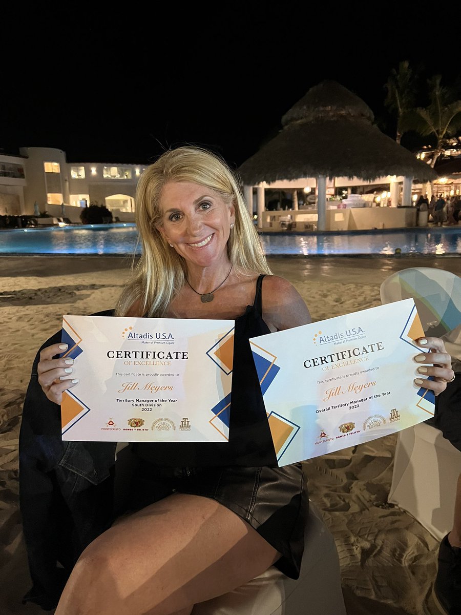 JillMeyers02's tweet photo. Territor Manager of the Year for the SOUTH & Overall Territory Manager of the Year!! #2022 #Montecristo #RomeoYJulieta #AgingRoom #Upmann https://t.co/FYqGCYHkjo