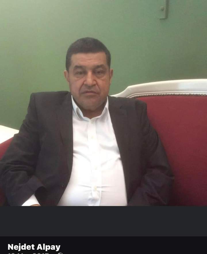 filiz175's tweet photo. 1• #Nizip'in meydanında #Shell Petrol Benzin istasyonunun sahibi Nejdet Alpay daha önce enkaz gönüllüleri çalışma yaparken tuvalet ihtiyacını karşılamak için benzin istasyonuna geliyor diye hepsini kovdu. Benzin istasyonunun WC'sini kapattı. https://t.co/YKDVDZ7nfo