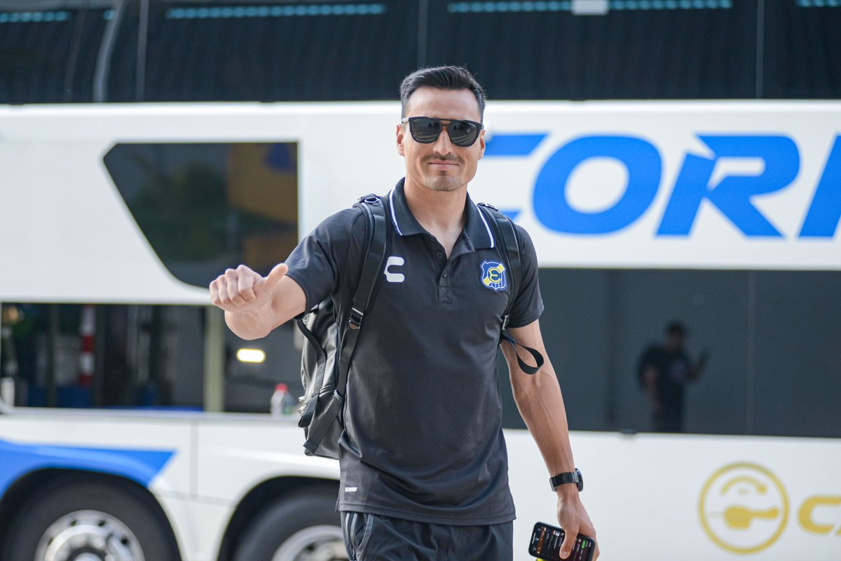 evertonsadp's tweet photo. ¡El Plantel Oro y Cielo ya se encuentra en el estadio Sausalito! 😁 

#VamosEVER 💙💛⚽ https://t.co/uGJWUfKgZ1