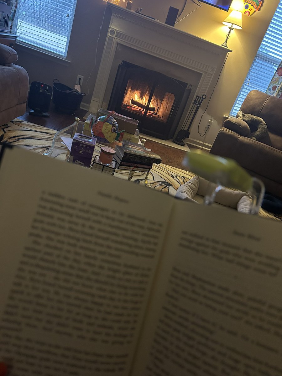 My #currentsituation is my best situation 📚🔥🧡