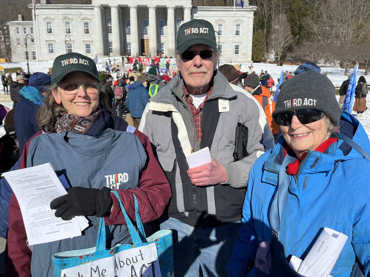 GreenGregDennis's tweet image. Very glad to see @ThirdAct folks among the hundreds of Vermonters who showed up at the capitol to call for #CleanEnergy and no more dirty biofuels. #vtpoli #vtleg #ActOnClimate #ThirdAct