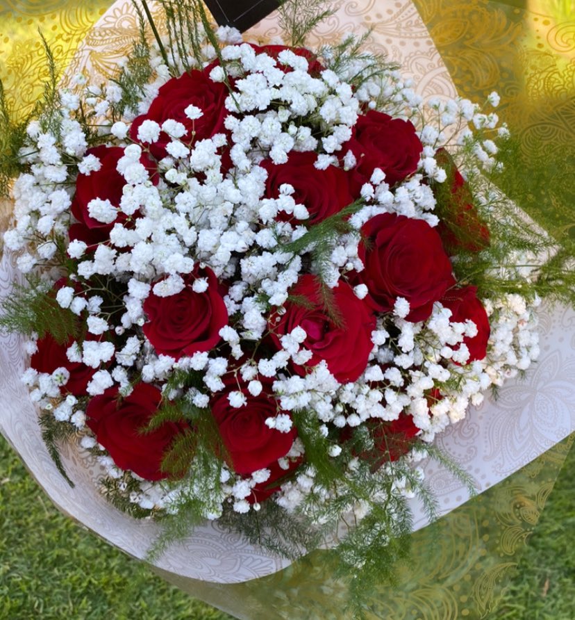 ana_pgz's tweet photo. Si sos de Villarrica o la persona a quien le queres mandar flores es de acá.. llego tu solución 😎😆 en Instagram estamos como @floresdemargot y en Whatsapp nos contactas al 0981338864 ❤️ espero sus pedidosssss! Favor RT 🫶🏼 https://t.co/Uts0ctZKo9