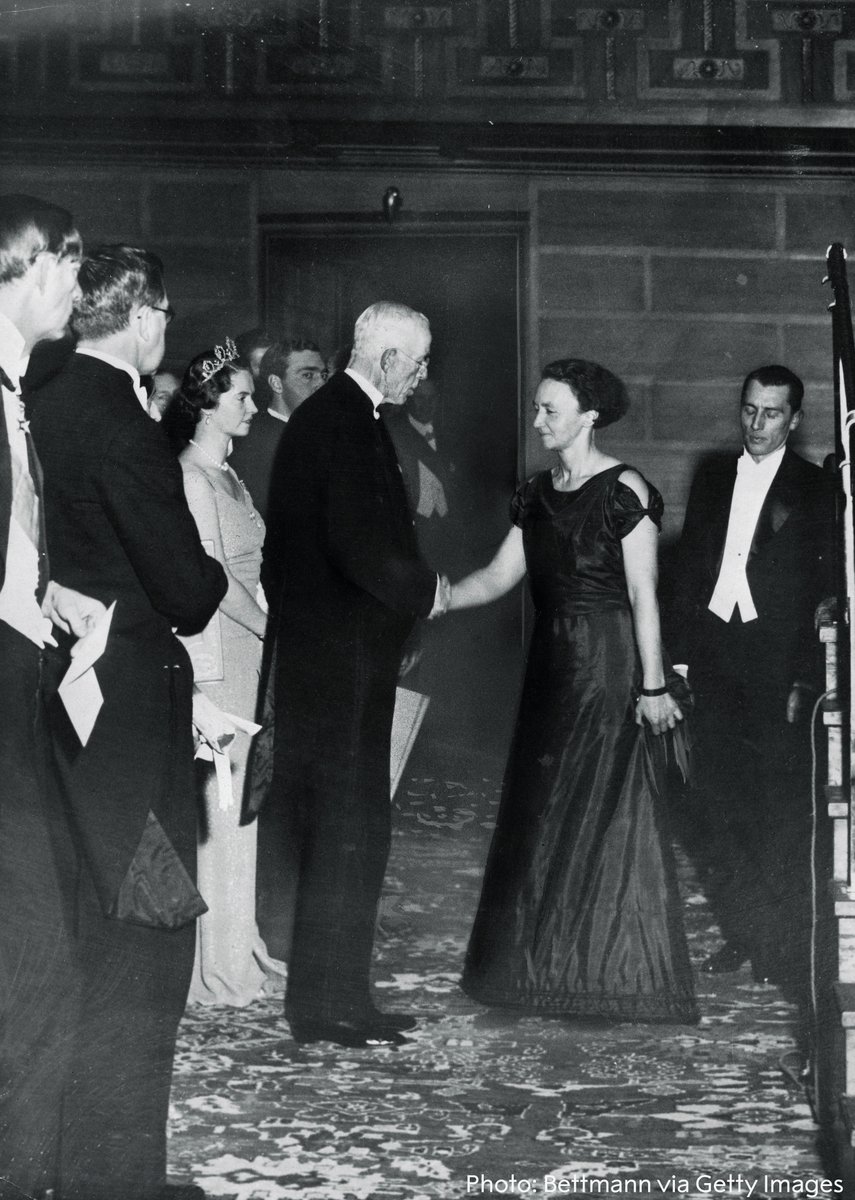 Take a look at Irene Joliot-Curie receiving her Nobel Prize on 10 December 1935. She received the chemistry prize with her husband Frederic Joliot "in recognition of their synthesis of new radioactive elements." 

Read more: bit.ly/3WdST7i

#WomenInScience