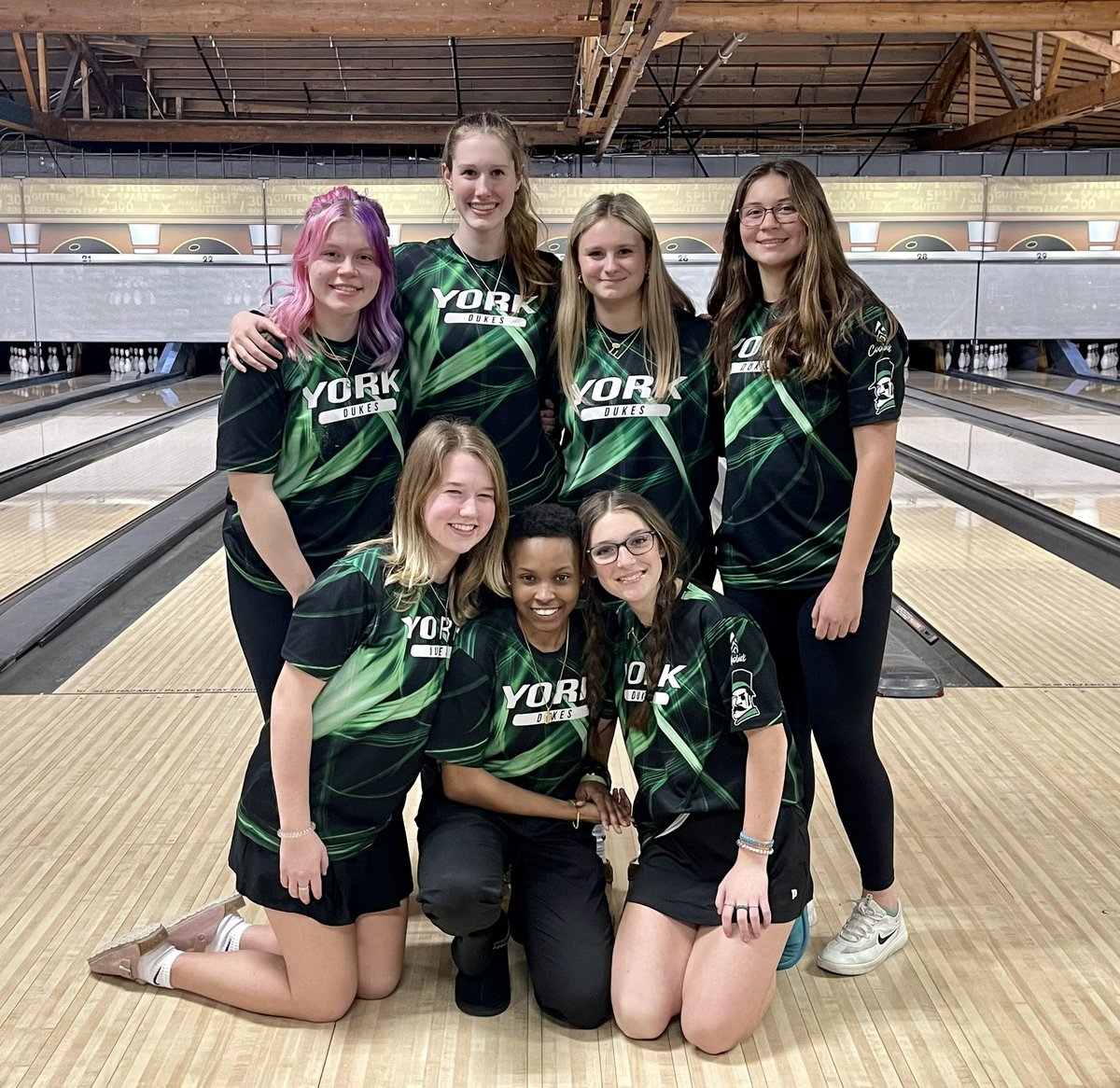 Dukes_Bowling's tweet photo. The Dukes are headed to State! Congrats on JJ, our all-sectional bowler @YorkAthletics @YorkD205 https://t.co/RLmnwX4JrZ