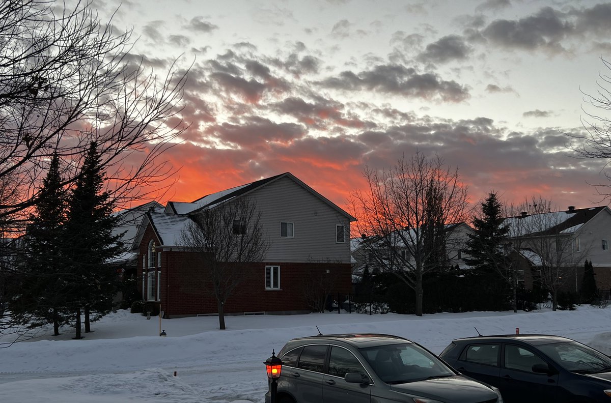 ottpak's tweet photo. #LightTheTownRed I can’t take credit for this but certainly is pretty. #GiveWithHeart https://t.co/Q2PiC1or6N