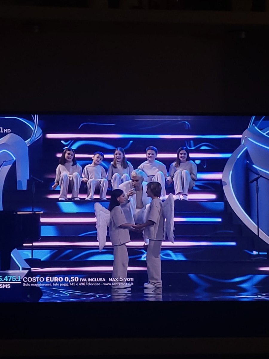 ireneluvsbot's tweet photo. questa canzone è troppo bellina🥹

#mrain #sanremo23 #Sanremo https://t.co/eY3jxXuPEg