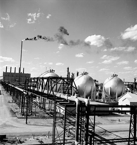 TheNordicModel's tweet photo. In 1942 the Canadian 🇨🇦 government founded the Polymer Corporation which produced synthetic rubber to replace the natural rubber which was in short supply during the war

It was a very innovative and profitable Crown Corporation 🍁 not just serving International security https://t.co/dJGSOE84E4