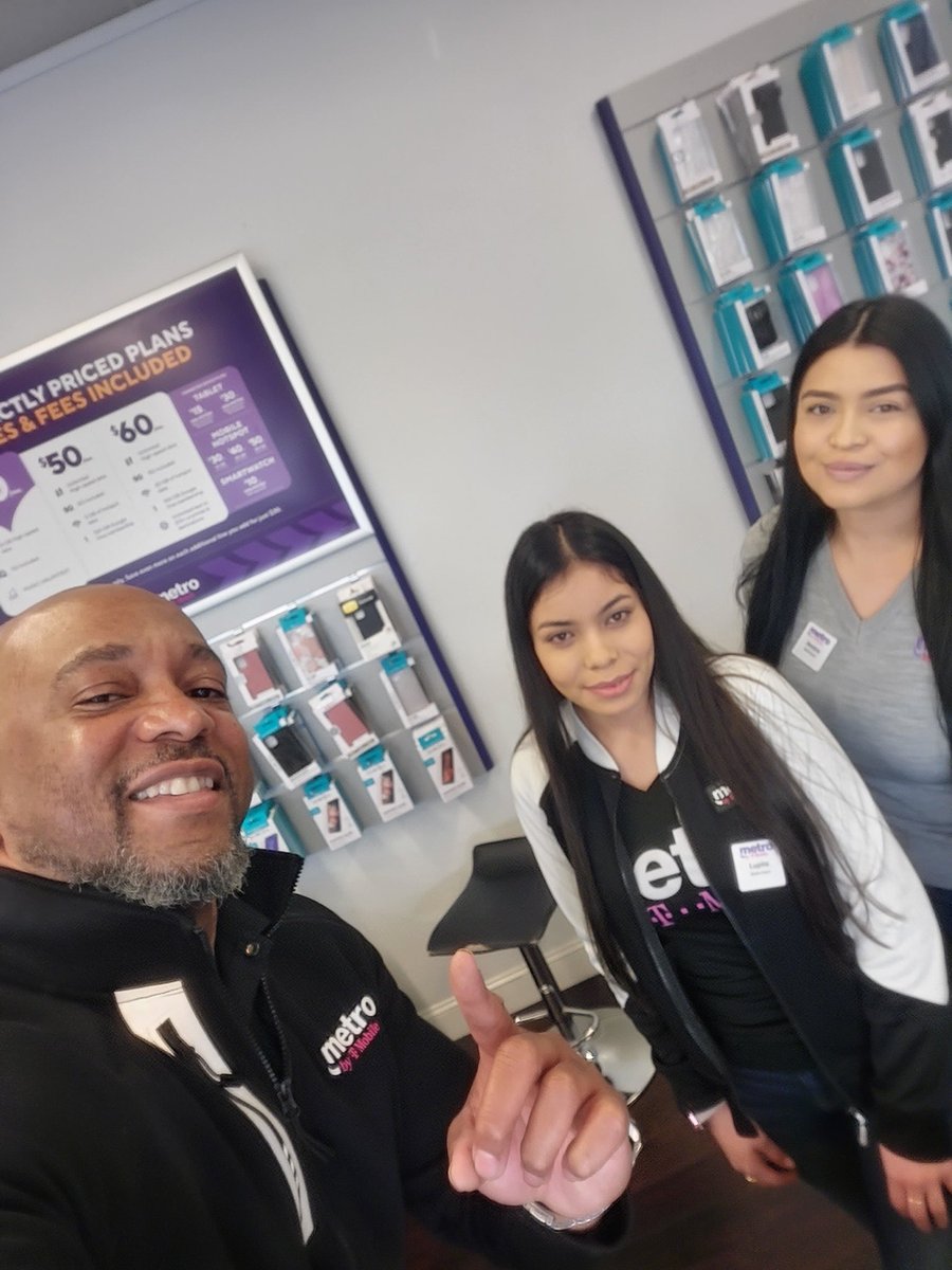 Great meeting these rock stars of Watsonville, CA today.  On point with our latest promos and ready to convert.  What a pleasure to work alongside such energetic and knowledgeable Sales people!  #WeAreNW <a href="/JamesLeeWW/">James Lee</a> <a href="/MaxvargasSf/">Max Vargas</a>