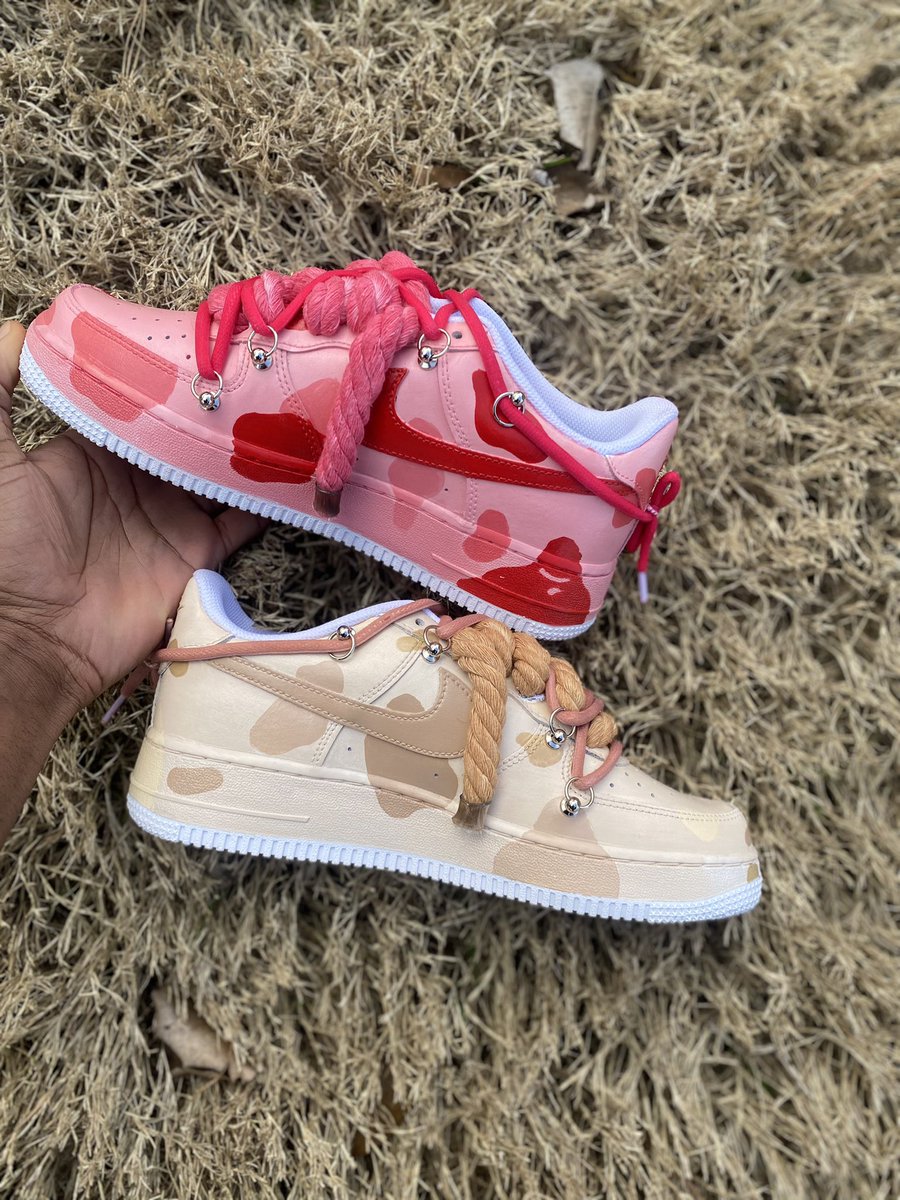 TrayDBD's tweet photo. Pb&amp;j AF1s 😮‍💨🍓 https://t.co/5iU9hZ5v49