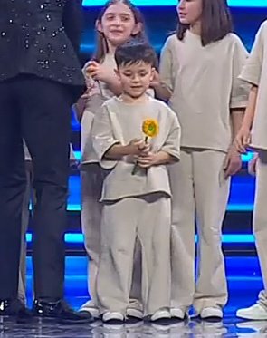 llyfrausandrain's tweet photo. voi non avete la minima idea dell'impatto che questo bimbo ha su di me io non riesco a vederlo senza piangere #Sanremo2023 https://t.co/uVxOmwbwL7