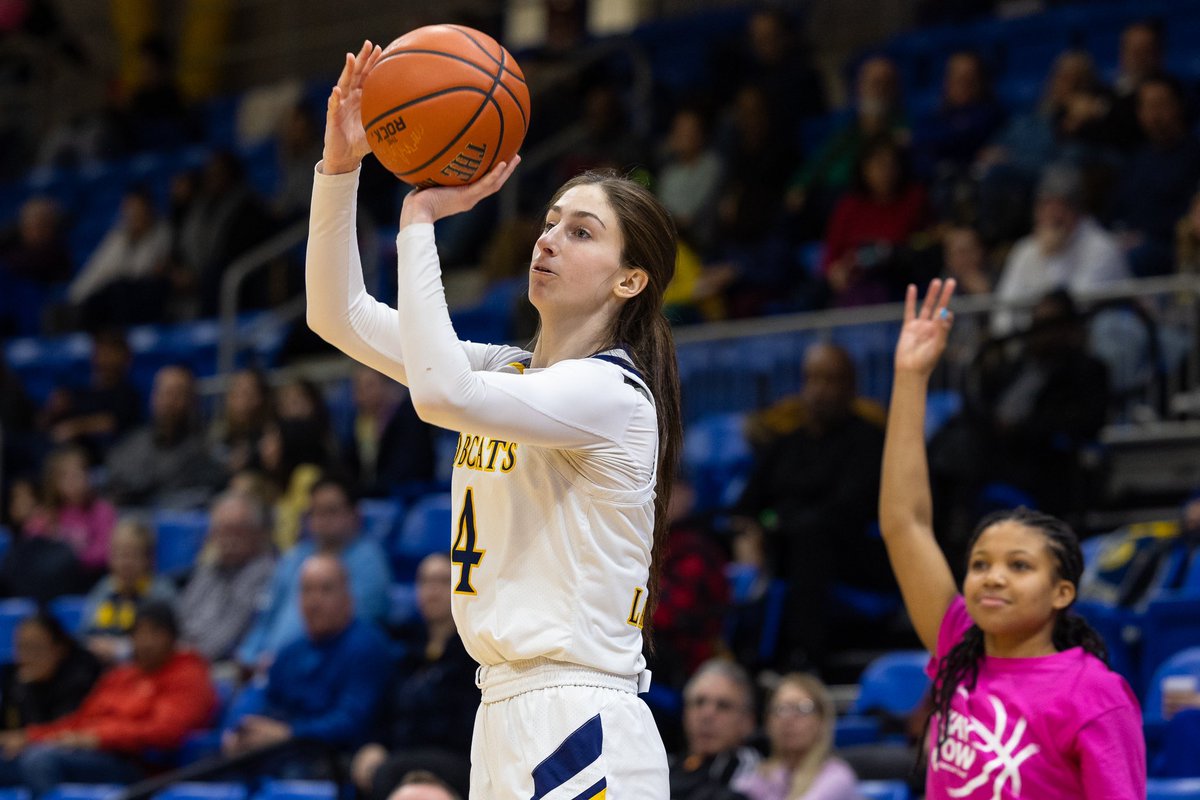 QU_WBB's tweet photo. We will remember the @labargegrace game 😻

Career-highs of 12 points, 7 rebounds and 3 steals for the sophomore in the win over Fairfield.

#FullSteamAhead🚂 https://t.co/gbbYw4zec8