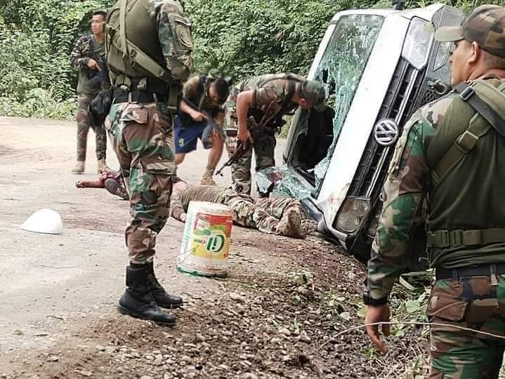 Miserables los asesinos de nuestros hermanos policías en el VRAEM. Miserables también quienes buscan figurar con esta desgracia. Y más miserables quienes niegan que el terrorismo sigue vivo. ¡Descansen en paz colegas! ¡Su memoria está por encima de tanta bajeza! 🕊