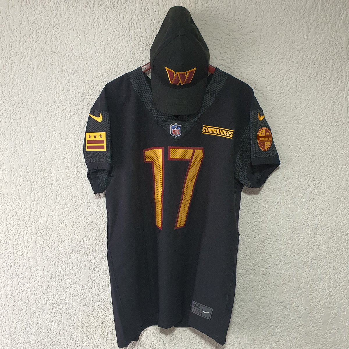 AbnahDur's tweet photo. Outfit ready to watch Super Bowl LVII tomorrow. Hope @Commanders are one of its protagonists soon. #MexiCommander #HTTC #TakeCommand #SuperBowl57 @NFL @nflmx @juliedonaldson_ @JPFinlayNBCS @LouieTeeNetwork @somoswashington https://t.co/LWkpjVo4q3