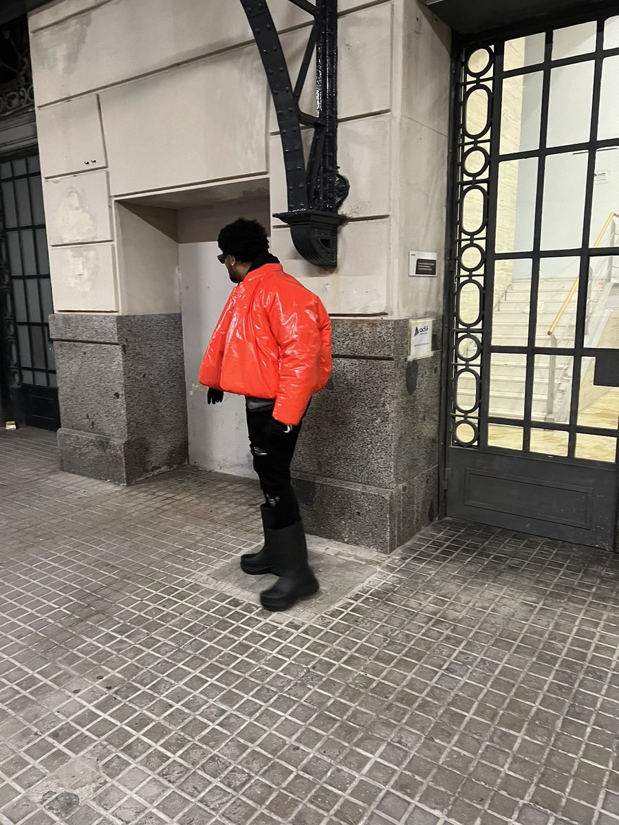 whoispadrone's tweet image. I design fire hoodies no bap 🖤