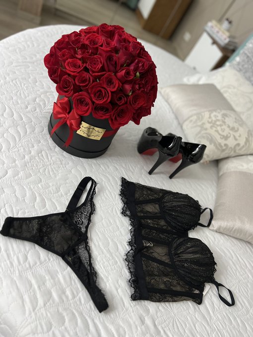 Online in a few mins ! 🌹#ValentinesDay #Saturday #lovers https://t.co/0wRnXZRK49<a href="/tag/valentinesday"class="tags">#ValentinesDay</a><a href="/tag/saturday"class="tags">#Saturday</a><a href="/tag/lovers"class="tags"><span>#lovers</span></a>