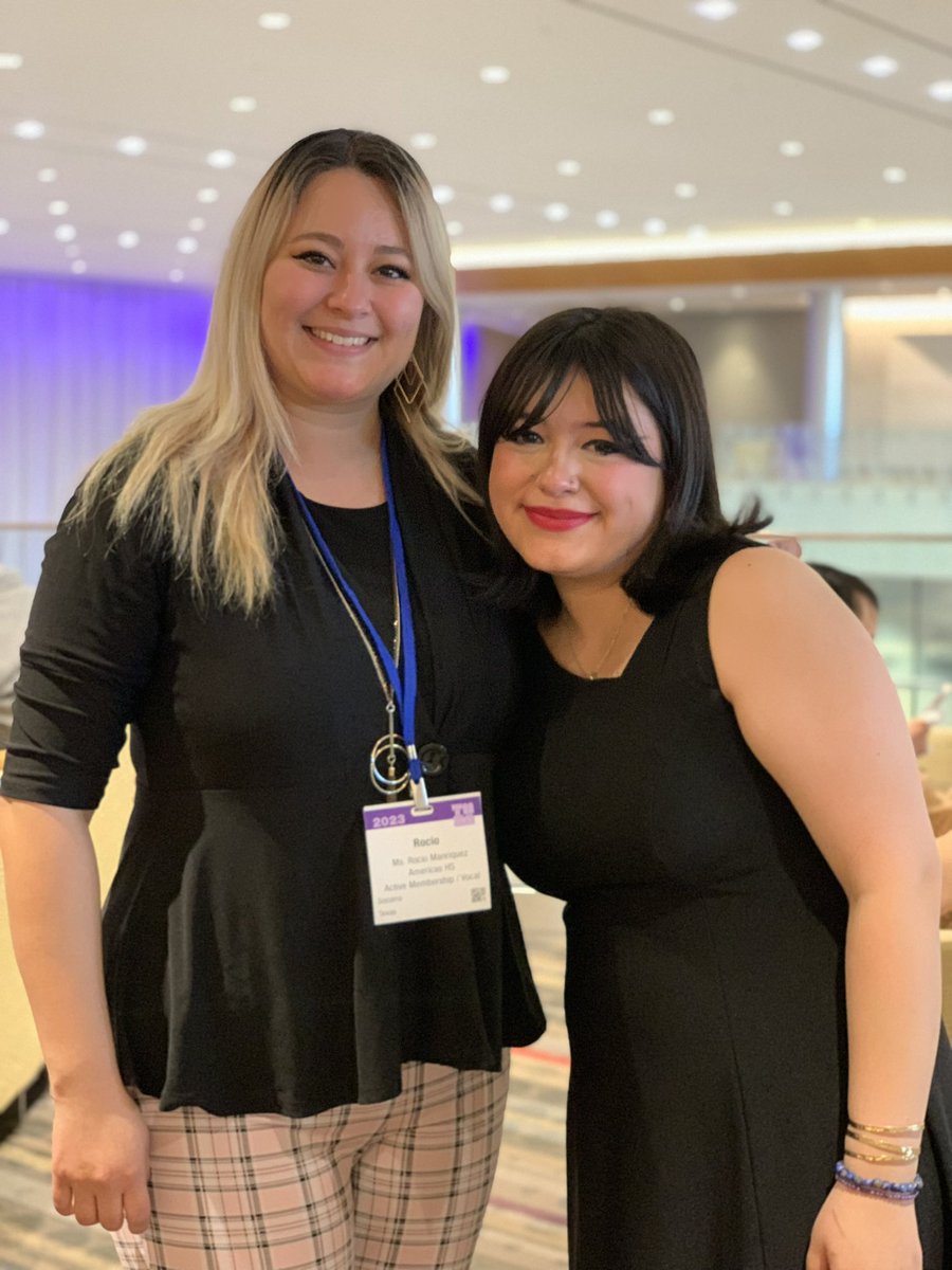 RManriquez_AHS's tweet photo. BEAUTIFUL concert!! Wonderful job by these amazing musicians ❤️🎶 incredibly proud of my student for her dedication and hard work! @Americas_HS @SISD_FineArts @EDHS_AztecChoir https://t.co/UqJSkaRHO8
