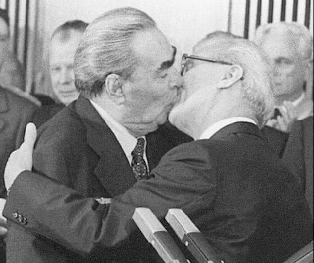 <a href="/bravimabasta/">Luca Bottura</a> La prova provata che Sanremo è comunista
