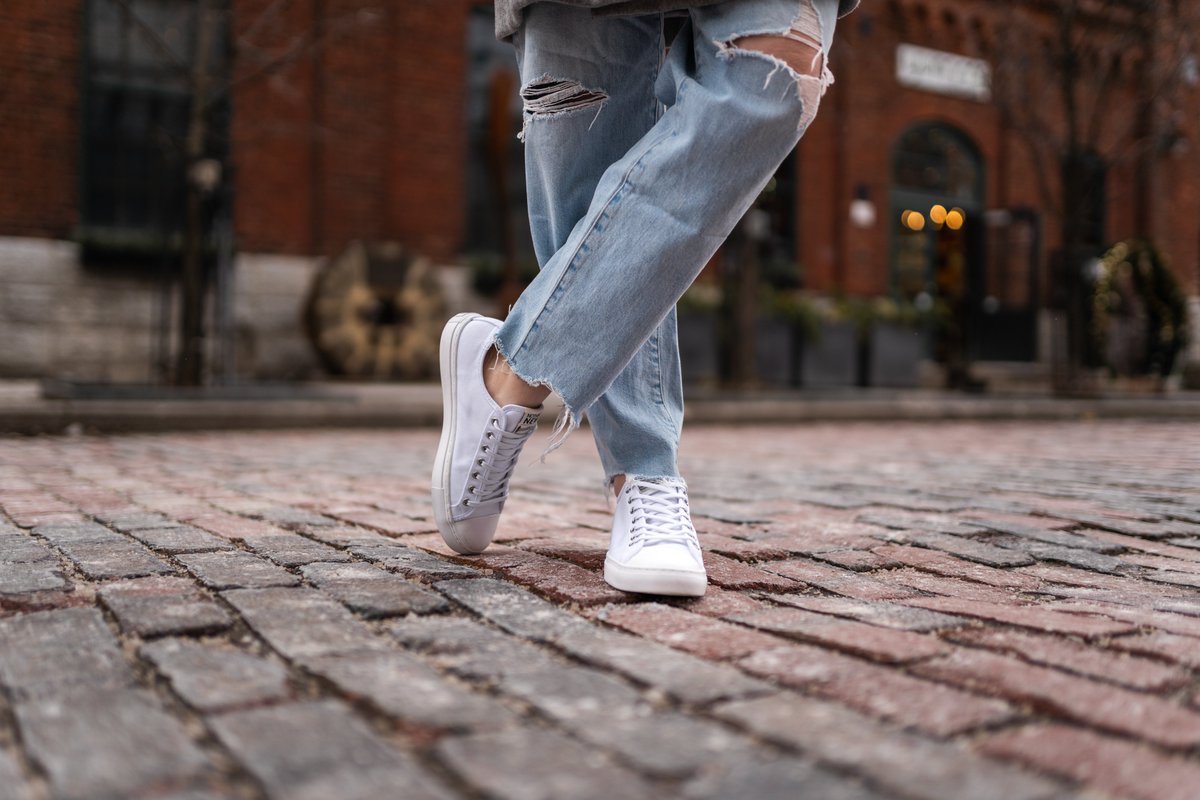 wearenothingnew's tweet photo. Weekend Vibin π
#NothingNew
#ClassicLowTops
#NewSneakers
#WeekendFitCheck https://t.co/bgk1Ft6V2Z