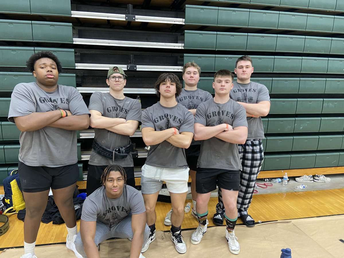 Falcon Powerlifters had a great day at LO Regional meet today! 💪🏼