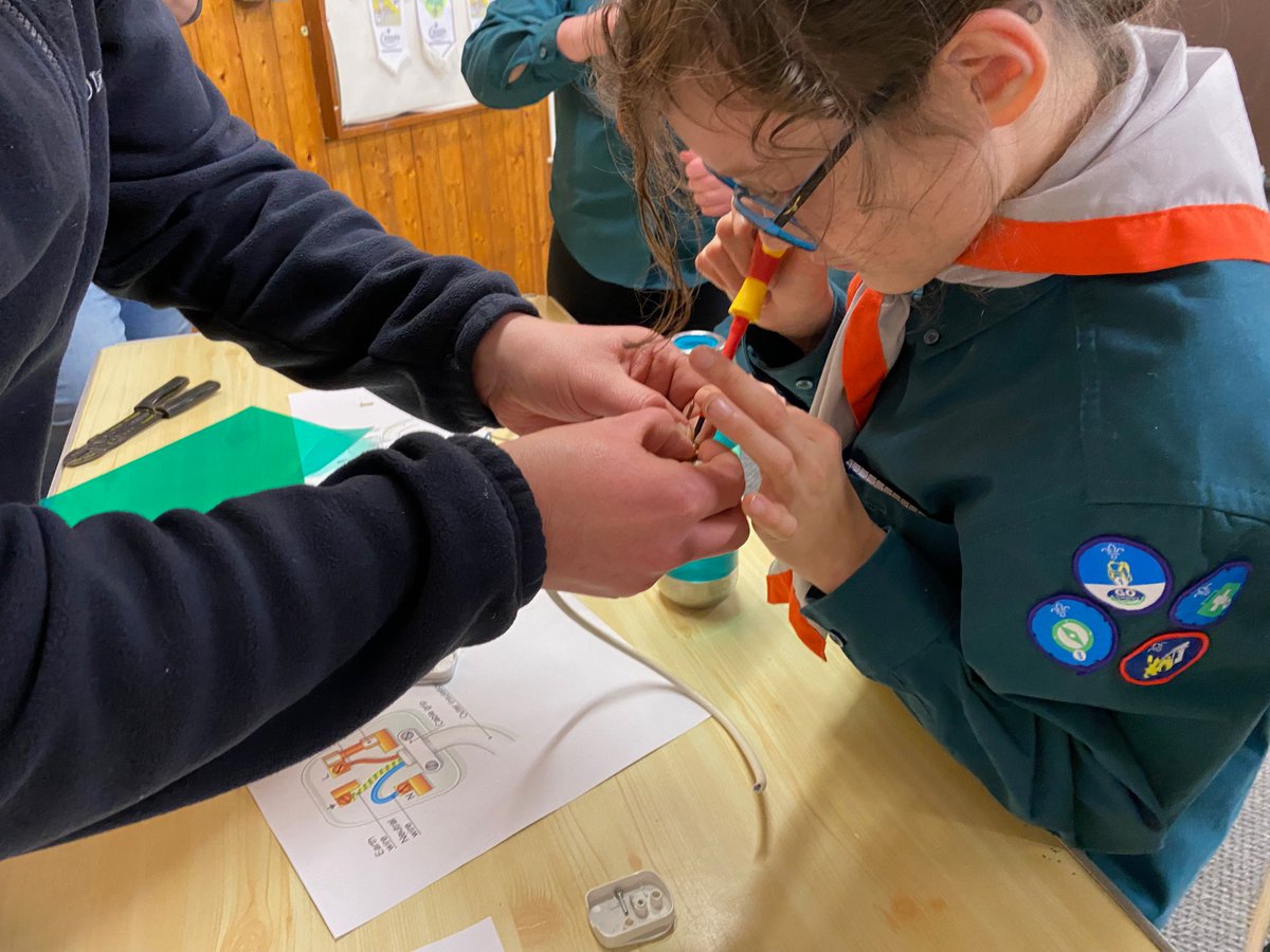 HuytonScouts's tweet photo. Acting Skills and Emergency Aid-Stage 3 at Scouts, followed by 'have a go' plug wiring for the DIY activity badge with parents. Well done 'Scout of the Week' and congratulations to our newest Scout on your investiture. Well done and thank you everyone. #SkillsForLife #GoodForYou https://t.co/rsB8zgzcPD