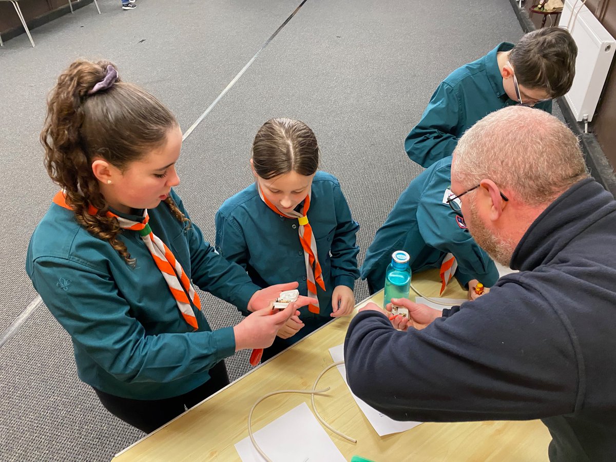 HuytonScouts's tweet photo. Acting Skills and Emergency Aid-Stage 3 at Scouts, followed by 'have a go' plug wiring for the DIY activity badge with parents. Well done 'Scout of the Week' and congratulations to our newest Scout on your investiture. Well done and thank you everyone. #SkillsForLife #GoodForYou https://t.co/rsB8zgzcPD