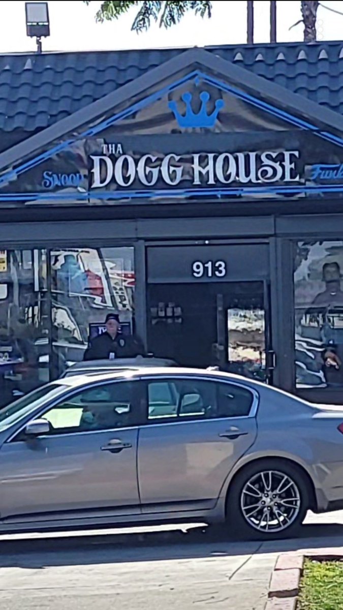 jumpingemini's tweet photo. Awesome way to start off the weekend, went to @SnoopDogg 's #thadogghouse and scored the chase. It was my first time being there, definitely n won't be my last, I got super lucky 😁 @DisTrackers @funkofinderz @FunkoPOPsNews #chase #3liter #funkoexclusive #redhulk https://t.co/RD1LLHpi6f
