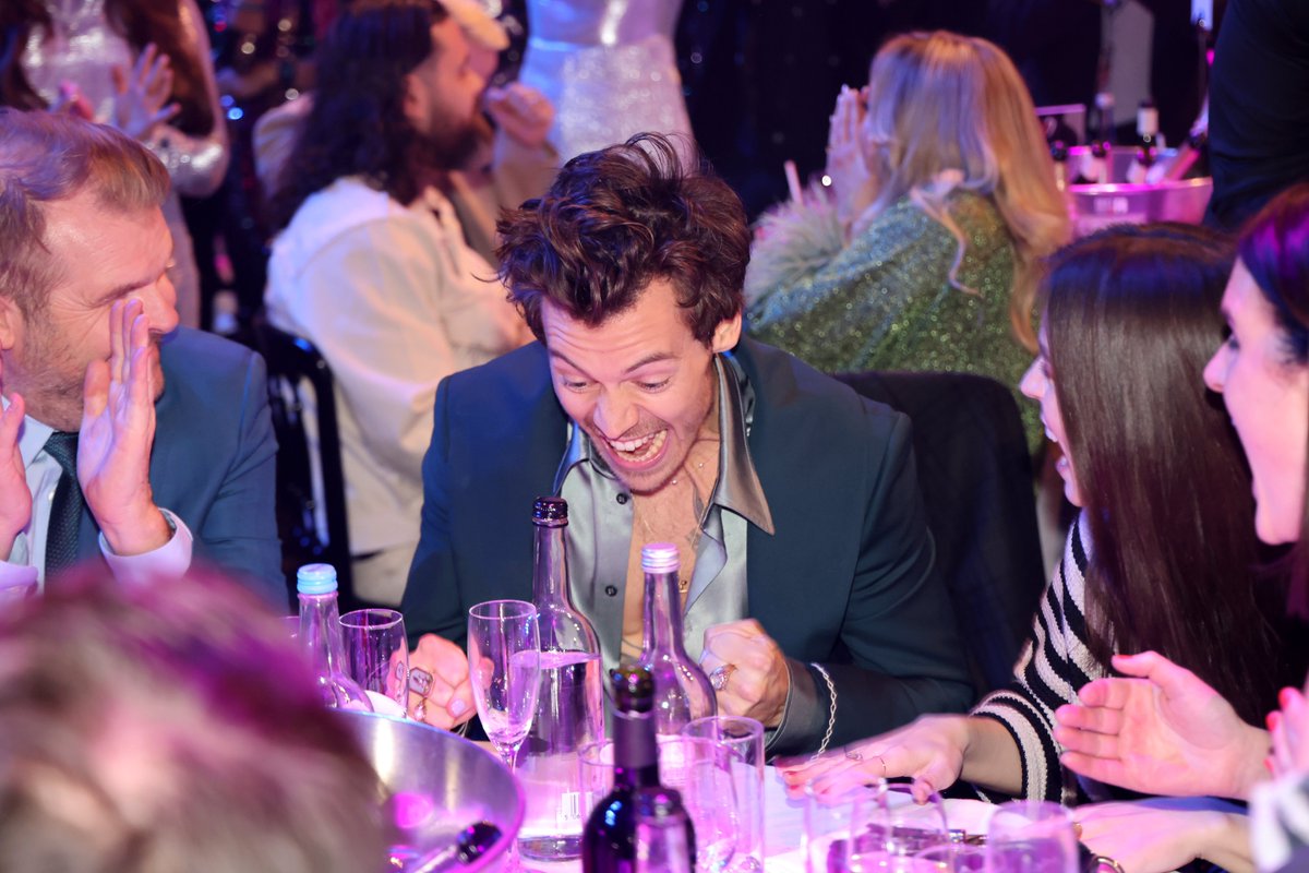 hsdaily's tweet photo. Harry’s reaction to winning AOTY at the 2023 #BRITs in London, England - February 11 https://t.co/xnq7MZmnlT