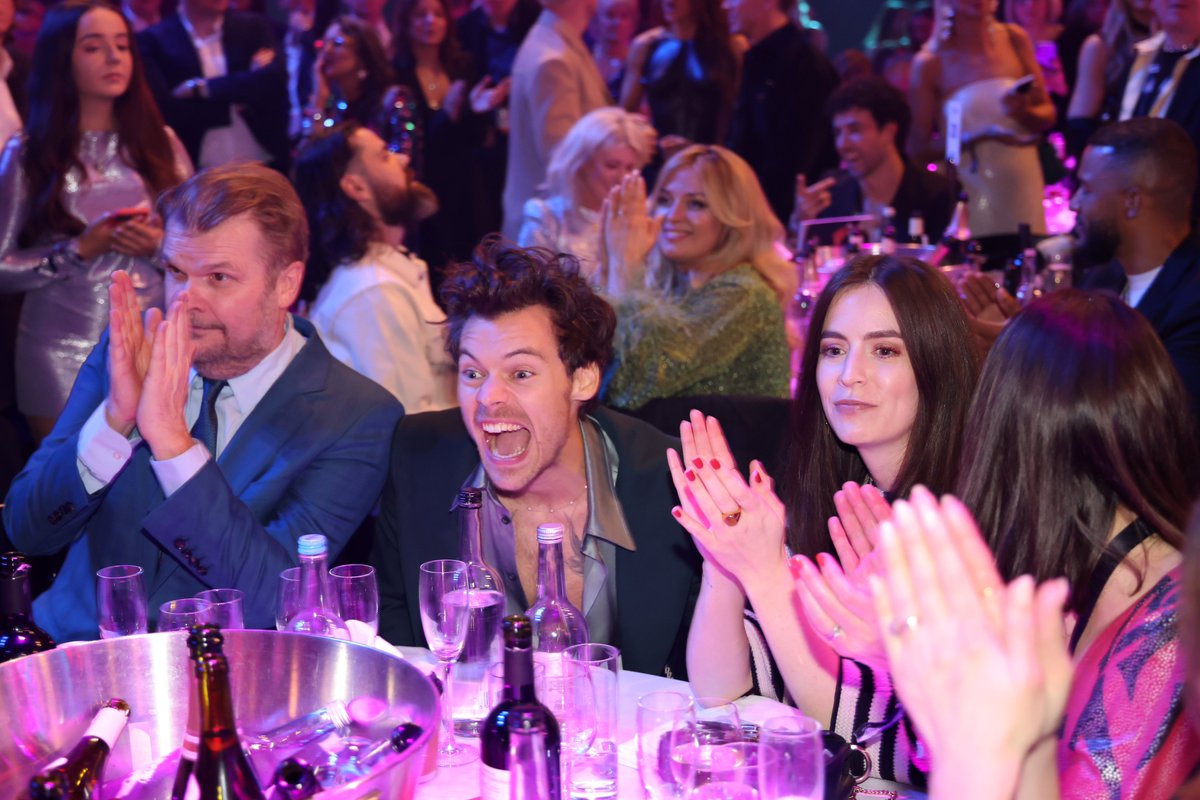 hsdaily's tweet photo. Harry’s reaction to winning AOTY at the 2023 #BRITs in London, England - February 11 https://t.co/xnq7MZmnlT