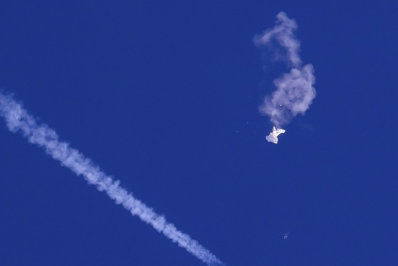 UlisesMtv's tweet photo. #EsModa Primer ministro de #Canadá ordena derribar un objeto volador no identificado
El mandatario detalló que aviones canadienses y estadounidenses fueron desplegados en la zona y un caza F-22 de EE.UU. abatió el objeto. 
3:55 p. m. · 11 feb. 2023 https://t.co/6djAotYnGP