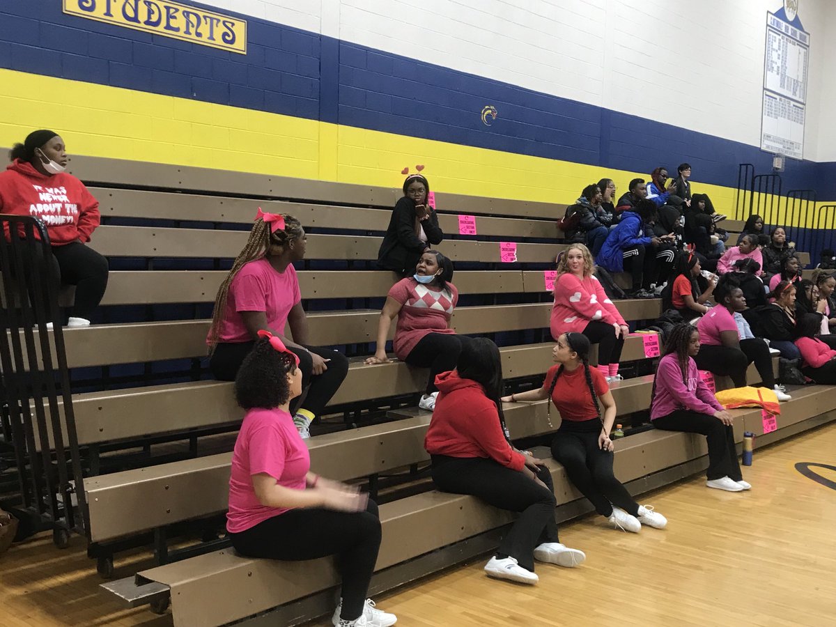 mscargill's tweet photo. Our cheerleaders decided to show love for our school! We love their spirit! #LuvMyDragons #ClintondaleCares https://t.co/LYEJTpVyF0