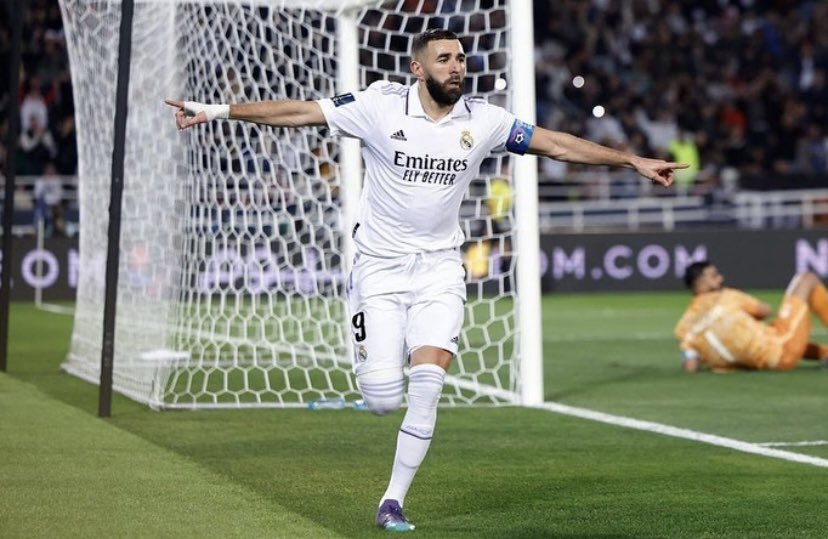 Benzema's tweet photo. Haciendo historia de nuevo 🤍 
Un trofeo mas para el mejor club del mundo🏆
Vamonosssss 💪🏾
#ClubWC #HalaMadrid @realmadrid 🙌🏽🤍 https://t.co/tCZ7XQYaVe