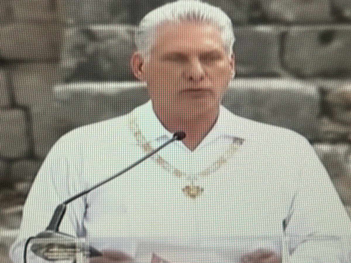 IdaniaChirinos's tweet photo. “Por su lucha y defensa de la soberanía…merece premio de la dignidad” eso dijo #AMLO  justificando entrega de Orden Mexicana del Águila Azteca (la más alta distinción de #Mexico ) a un dictador como Díaz- Canel, violador reconocido de DDHH del pueblo de #Cuba https://t.co/54tNbh1JlJ