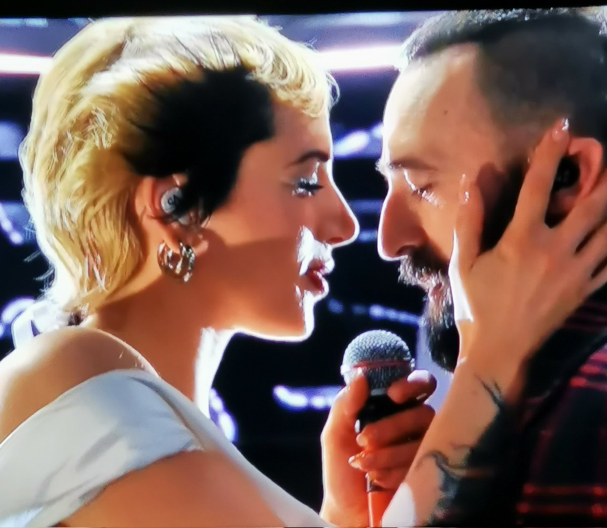 OsservaMy's tweet photo. Un film 😍
.
#comacose
#Sanremo2023 https://t.co/zrt8VzR1yc