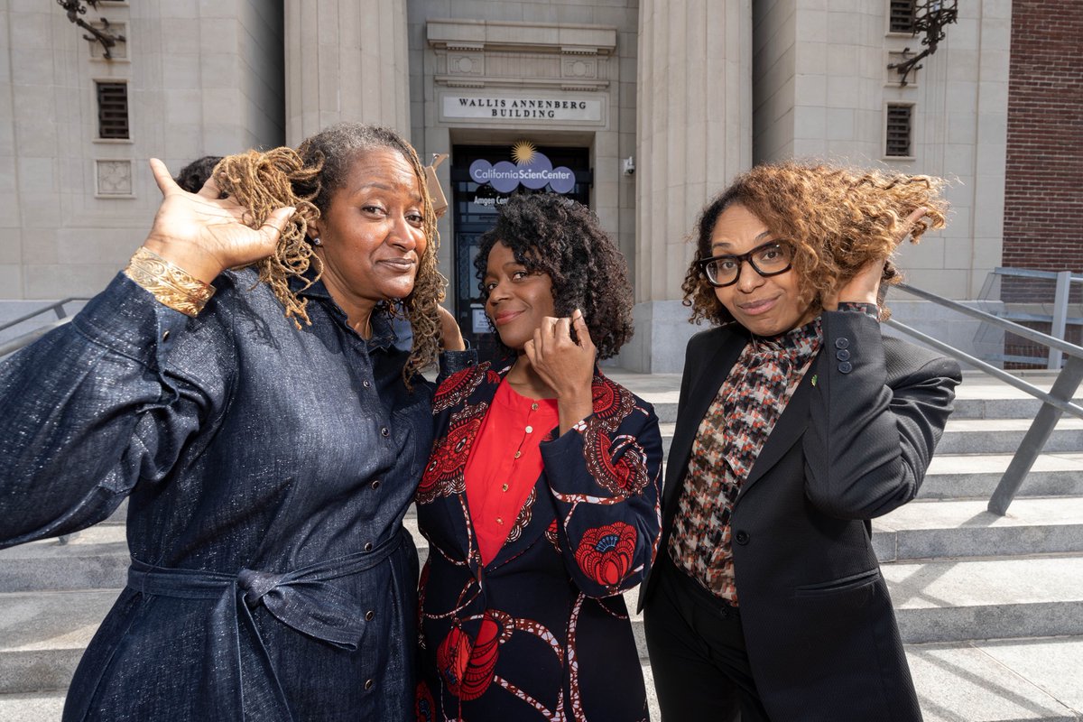 #thecrownact was in full effect at @LolaForSenate's swearing-in ceremony today. See what you started, Supervisor <a href="/HollyJMitchell/">Holly J. Mitchell</a>!

We rocks the curls and locks throughout these district blocks!