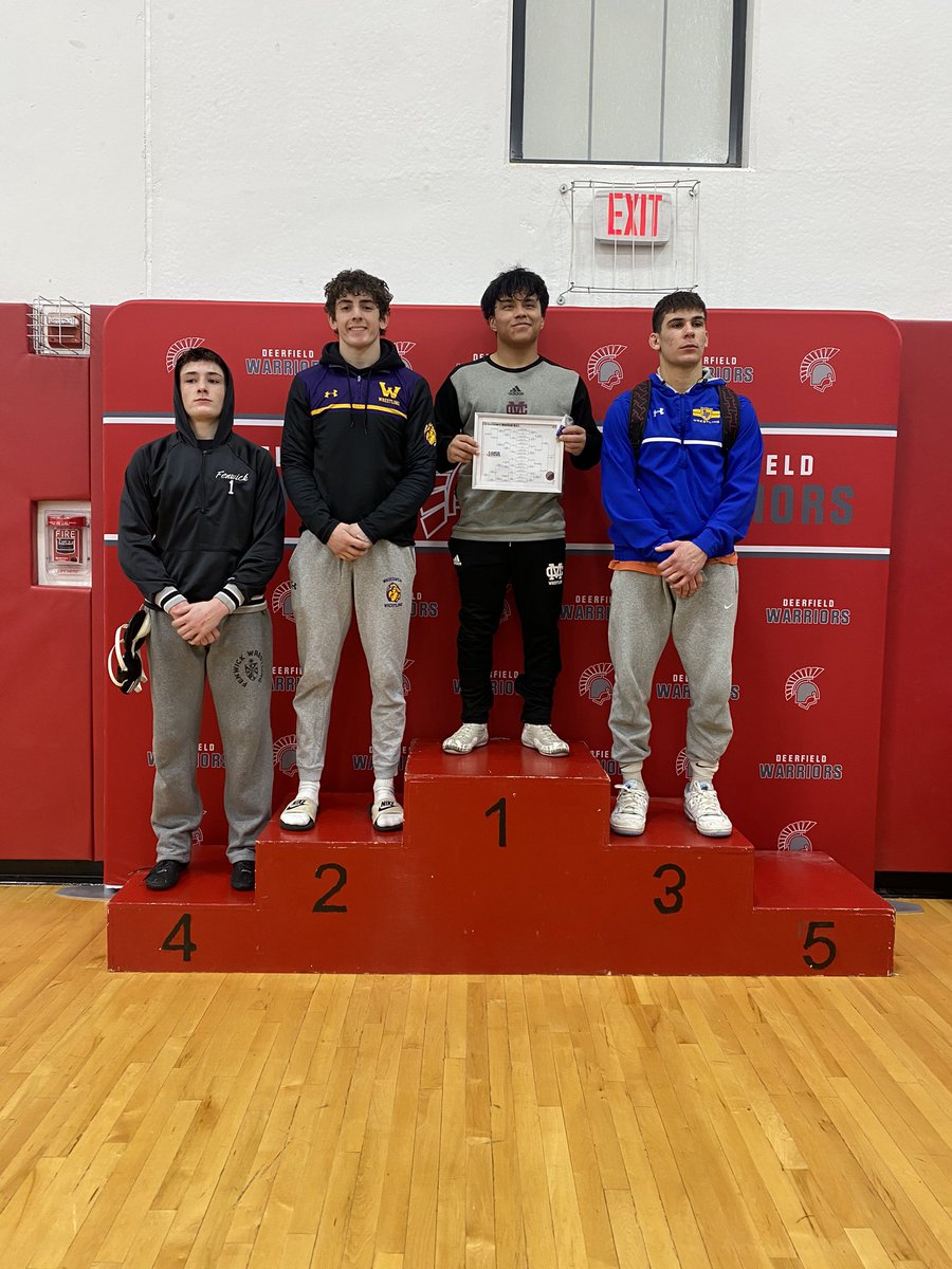 GOWHS_Wrestling's tweet photo. STATE QUALIFIERS! Porten, Cheshier! #GoDogs #IHSA #StateTime! https://t.co/UZA3lvEZHO
