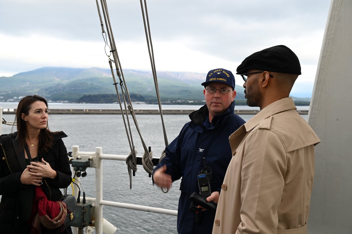 USCGPACAREA's tweet photo. Chuka Asike, Principal Officer at U.S. Consulate Fukuoka, and his staff welcomed @USCG Cutter Kimball to Kagoshima, Japan! Capt. D’Arcy discussed the significance of the visit to conduct joint training &amp; exchanges with the @JCG_koho and our commitment to a #freeandopenindopacific https://t.co/5qhMj9pIg2