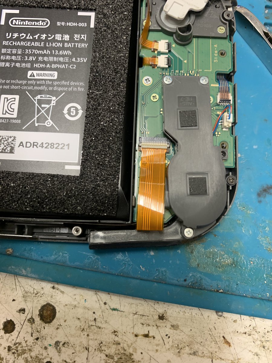 _PMDevelopments's tweet image. This is what happens when an Autistic child looses his shit with a Switch lite. Hit it that hard, the speaker housing dug into the ribbon and cut it.