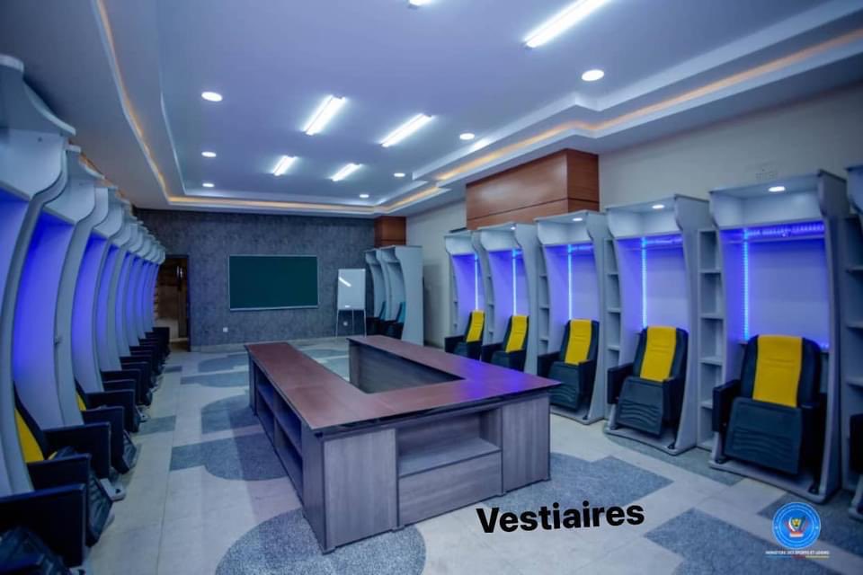 Kalengm's tweet photo. Les frappeurs ont fait une frappe chirurgicale au niveau du stade de martyrs ! Les images de vestiaires postées n'ont été que le "service après vente" des frappeurs😂😂.
VAR de l'état réel de ces vestiaires, comme vécu par les inspecteurs de CAF ! Vive la frappe 😂😂😂 https://t.co/PLBolZ6M8v