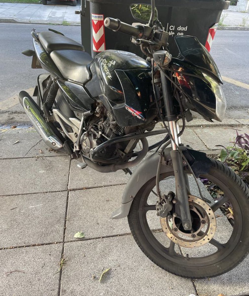 PabloUcha's tweet photo. A través de mi madre me llega esta historia que tiene que ver con un misterio, una moto y el Mundial.  Sigue… https://t.co/frYmqAv0tm