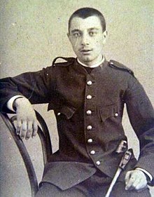 10-2-1937. Es fusilado por los franquistas Anselmo Antonio Vilar García, farero de Torre del Mar. Apagó la luz del faro durante dos noches, para salvar la vida de los civiles que huían de La Desbandá de Málaga, mientras eran bombardeados por los fascistas. Evitó miles de muertes.