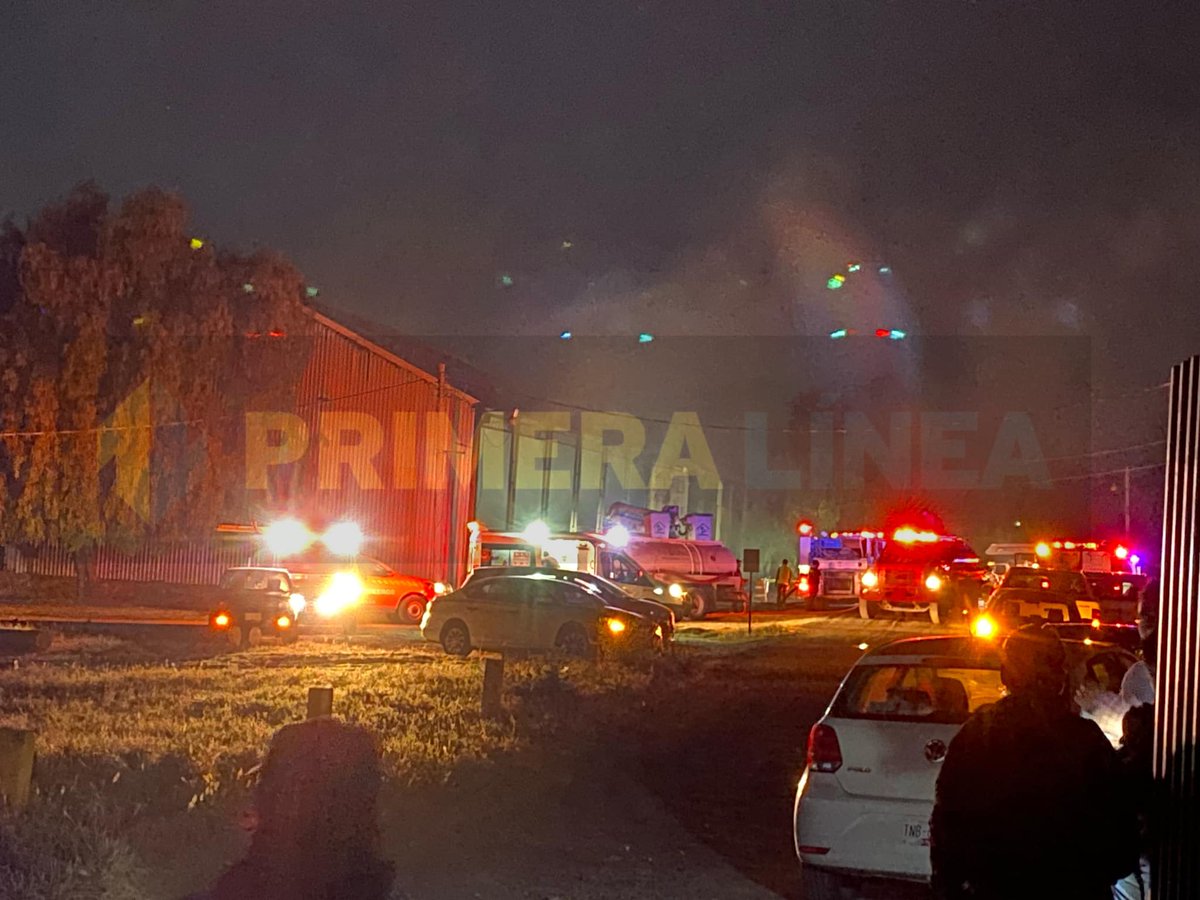 Se incendian 5 camiones al interior de la bodega de CFE  primeralinea.com.mx/web/noticia/33…