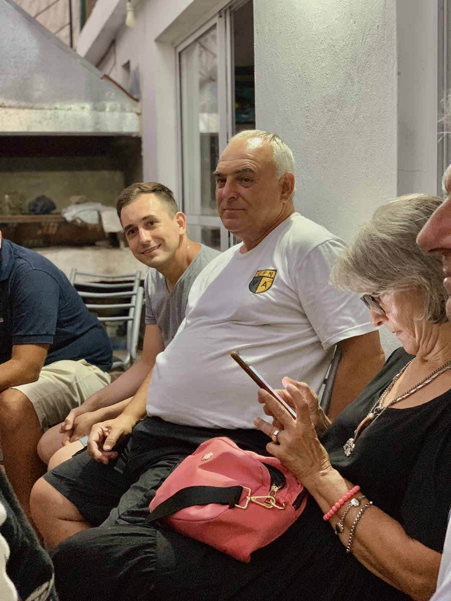 Agustinjceli's tweet photo. 💪🏽 EN EQUIPO 🤝🏽

👉🏻 Seguimos trabajando y debatiendo con compañeros/as para construir la alternativa que transforme a Berisso en la ciudad que nos merecemos.

#berisso #frentedetodos #frenterenovador https://t.co/lwg2JtMlMF