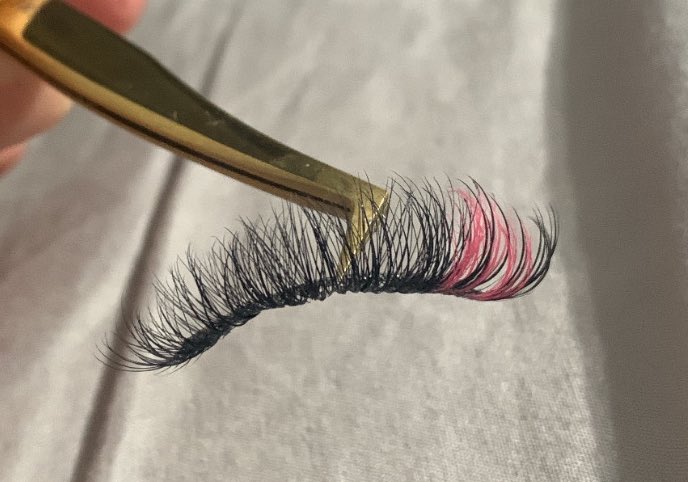 Made my own strip lashes for Valentine’s Day because there is nothing I cannot do 💌🌸🌞 
Hmu @ solsticebeautygbg on insta for all your lash needs 
#lash #lashextensions #SmallBusiness #lashing #pinklashes #hybridlashes #russianlashes #classiclashes #solsticebeautygbg