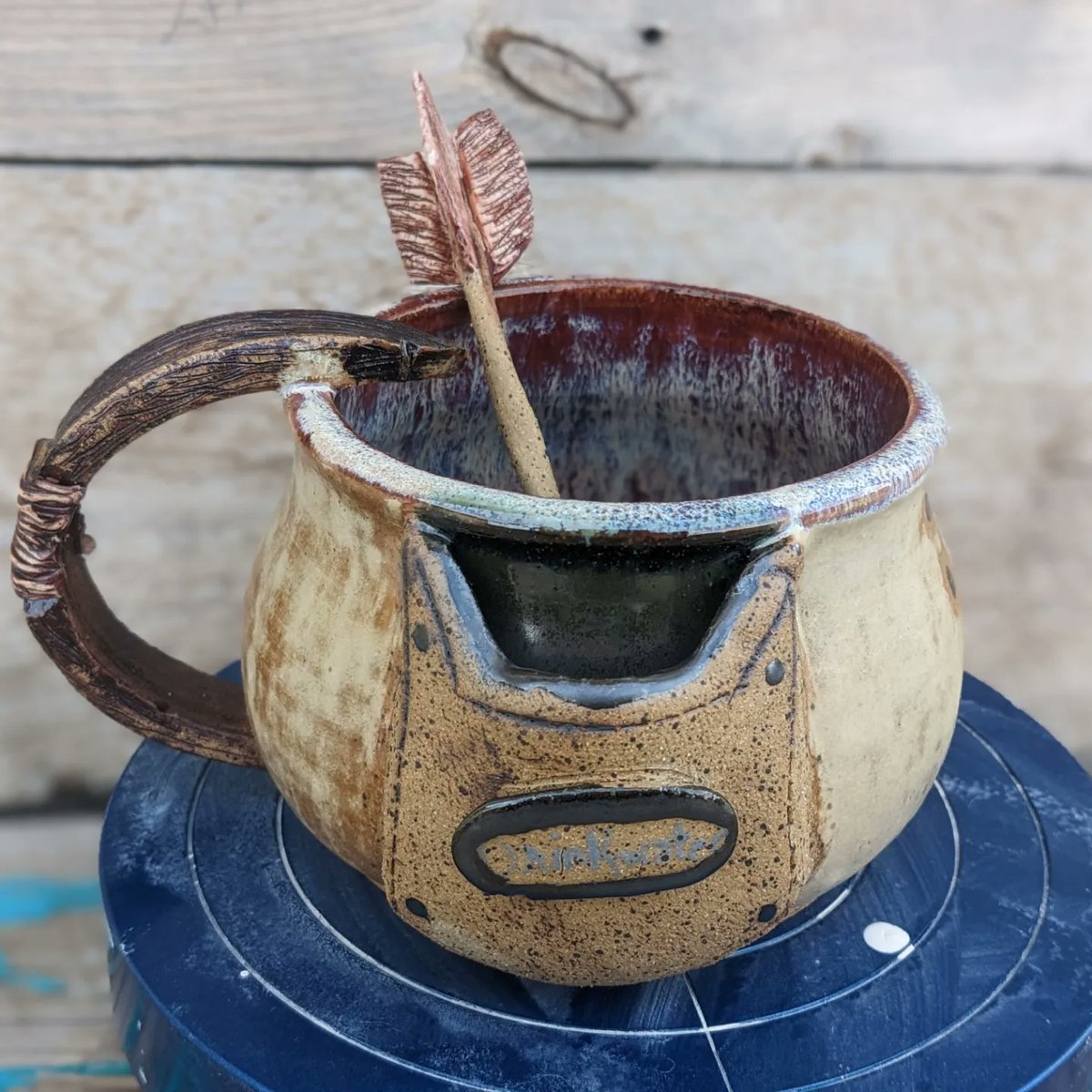 crashpixiepot's tweet image. Custom #DnD character mug: Lyndie Drinkwater, a halfling artificer. I got my coworker into #TTRPGs and I made her a mug for her character.